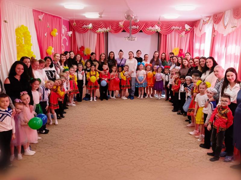 Праздник к 8 марта в группе № 7