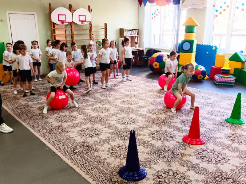 Спортивный праздник, посвящённый Дню космонавтики в 11 группе