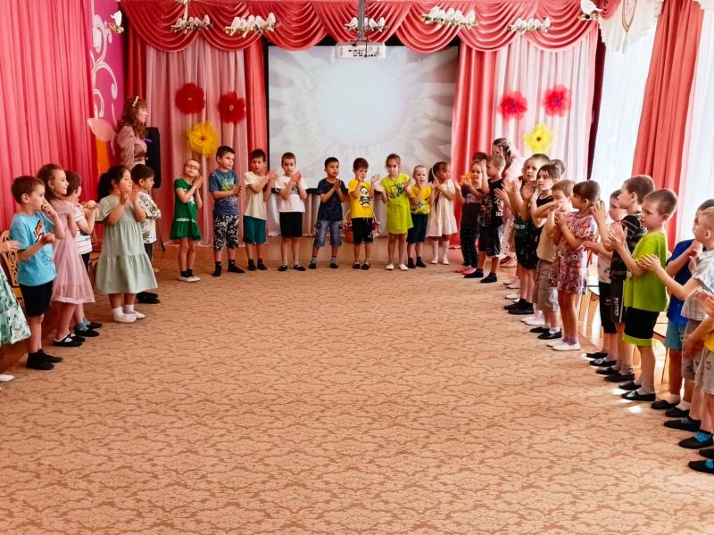 РАЗВЛЕЧЕНИЕ "ДЕНЬ ЗЕМЛИ" В ГРУППАХ № 1 и 2