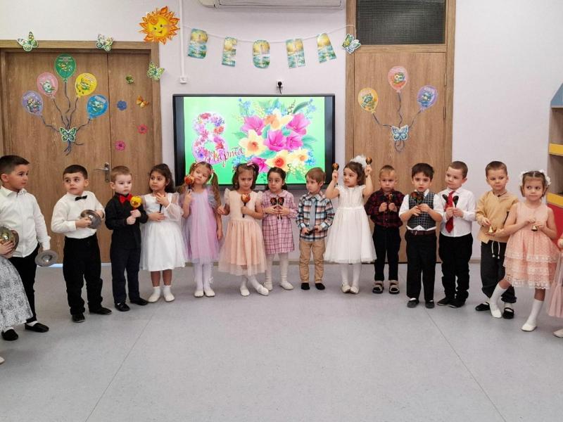 Праздник к 8 марта в группе № 5
