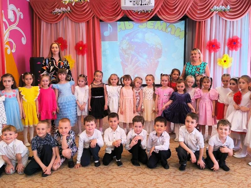 РАЗВЛЕЧЕНИЕ "ДЕНЬ ЗЕМЛИ" В ГРУППЕ № 10