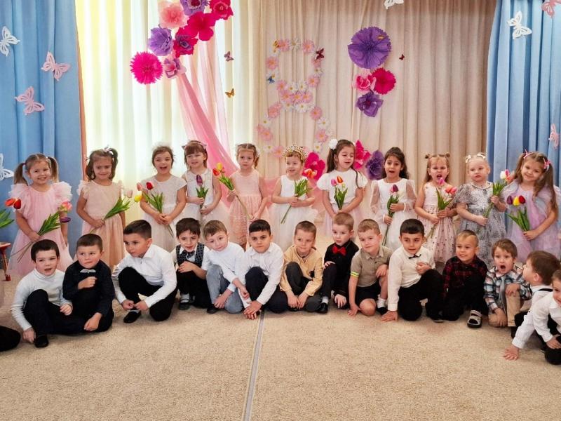 Праздник к 8 марта в группе № 5