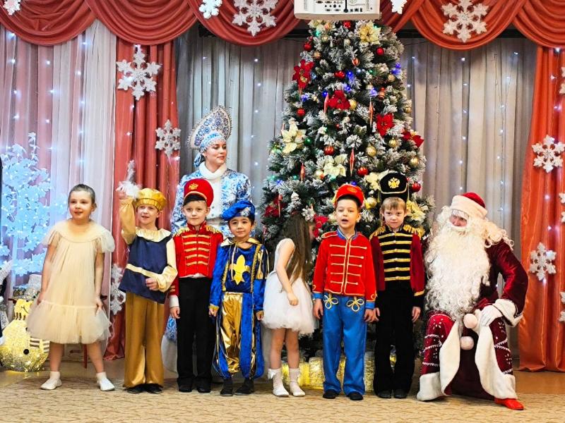 Новогодний праздник в группе № 7