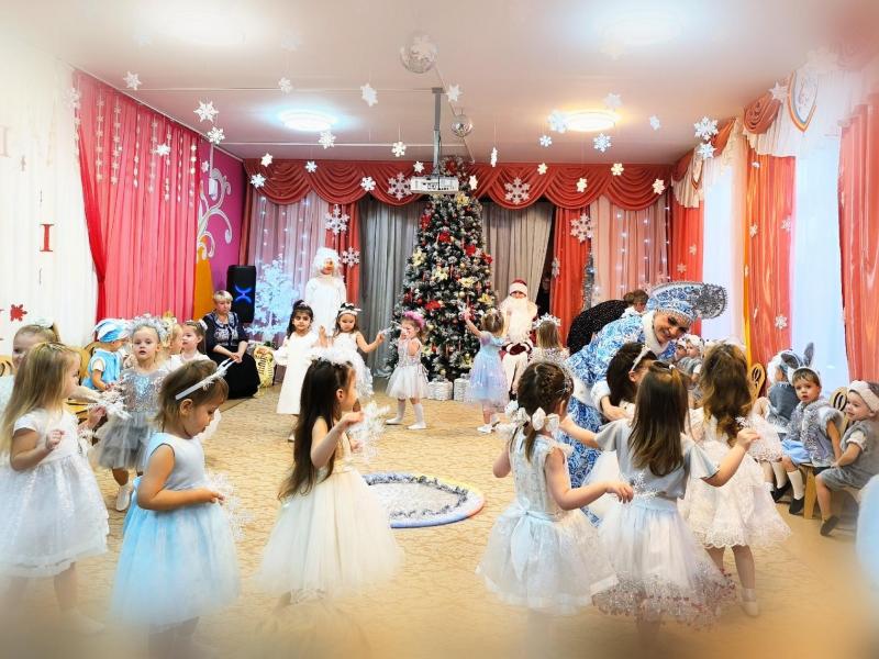 Новогодний праздник в группе № 3