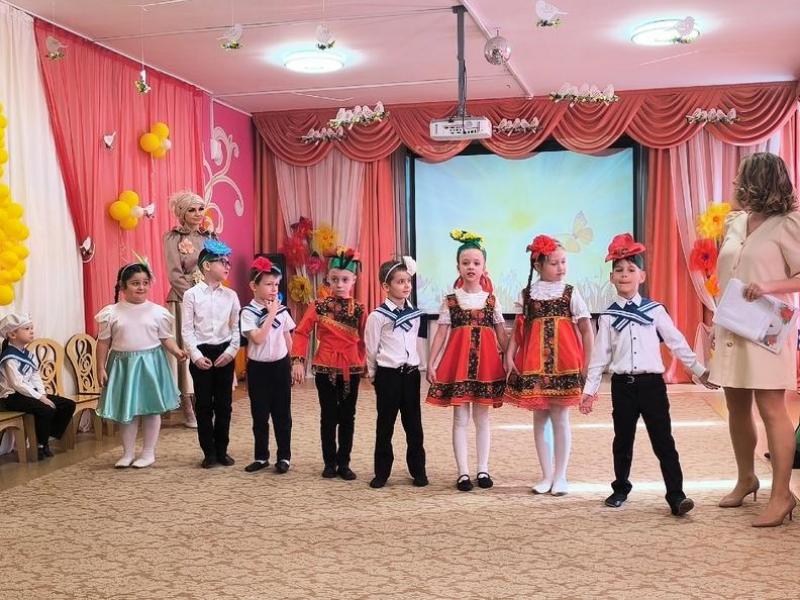 Праздник к 8 марта в группе № 2
