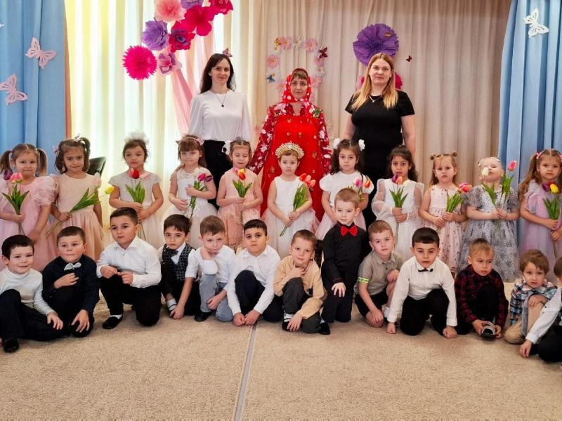 Праздник к 8 марта в группе № 5
