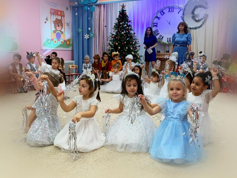 Новогодний праздник в группе № 5
