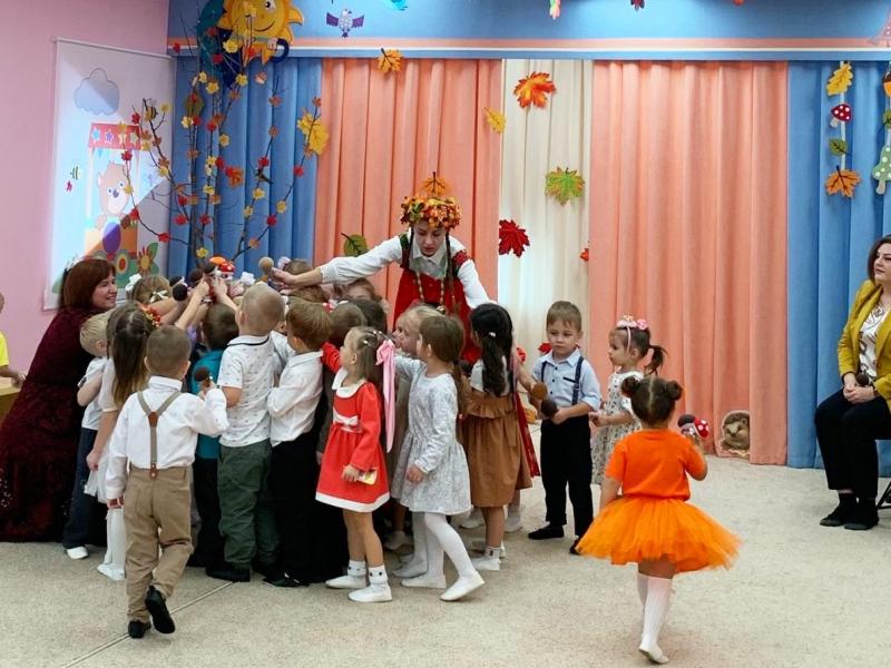 Осенний праздник в группах № 2 и 5