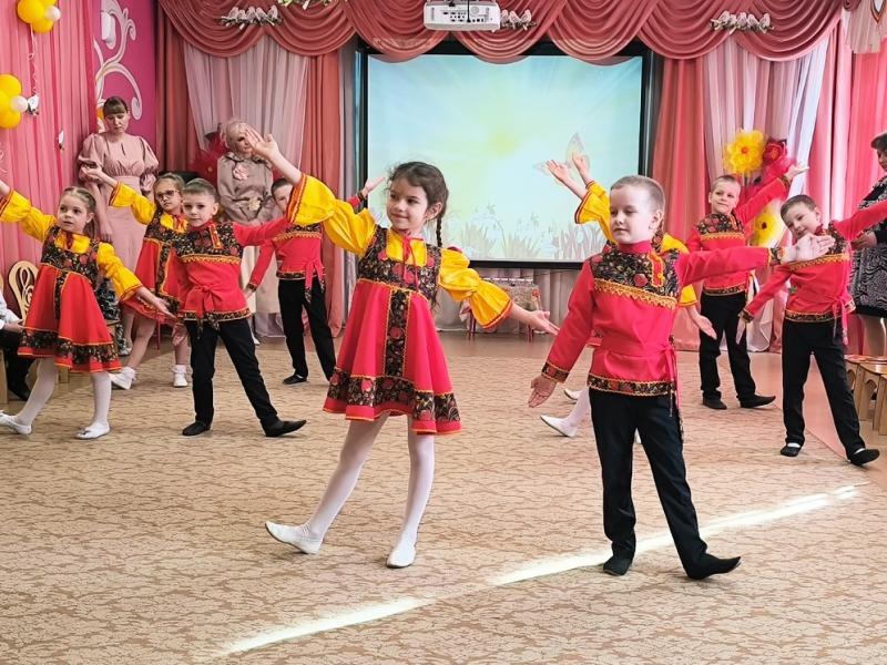 Праздник к 8 марта в группе № 1
