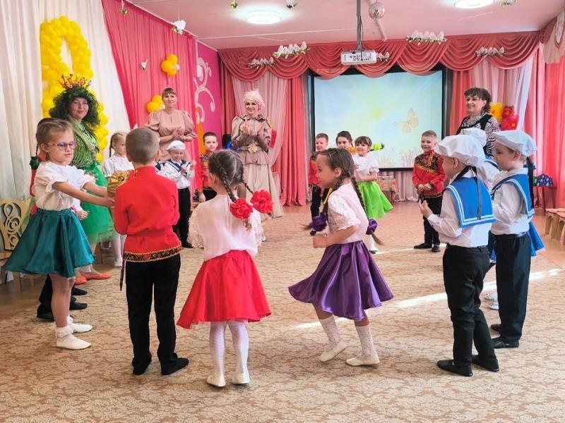 Праздник к 8 марта в группе № 1