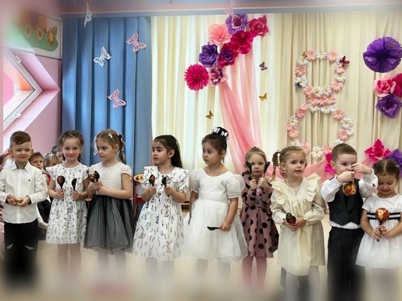 Праздник к 8 марта в группе № 2