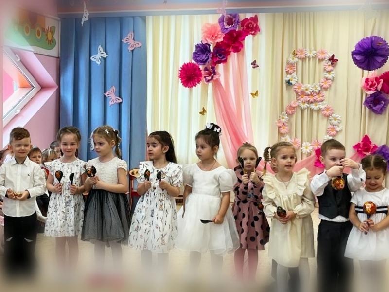 Праздник к 8 марта в группе № 2