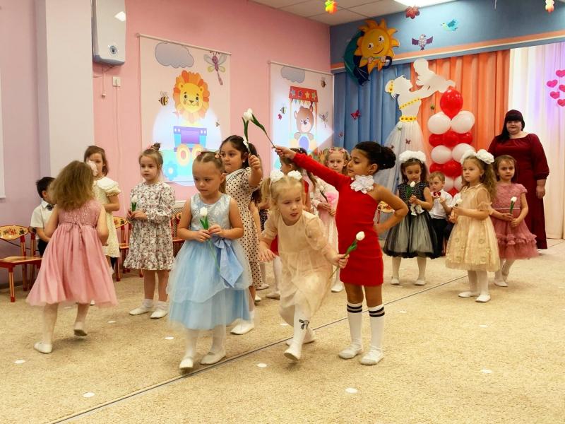 «День матери» 4 группа