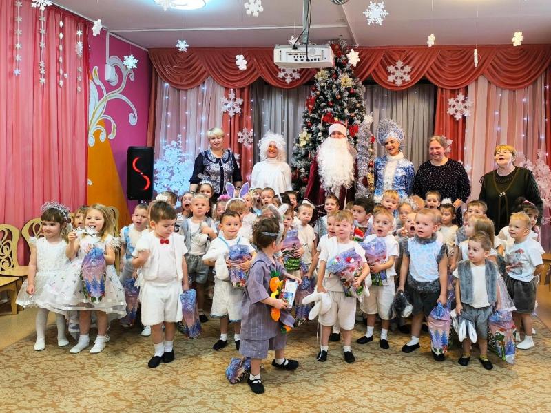 Новогодний праздник в группе № 3