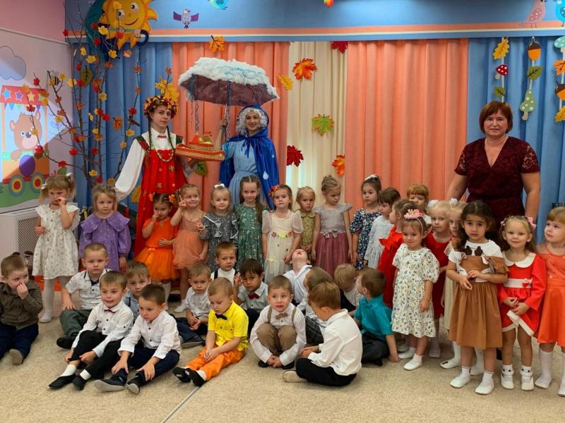 Осенний праздник в группах № 2 и 5