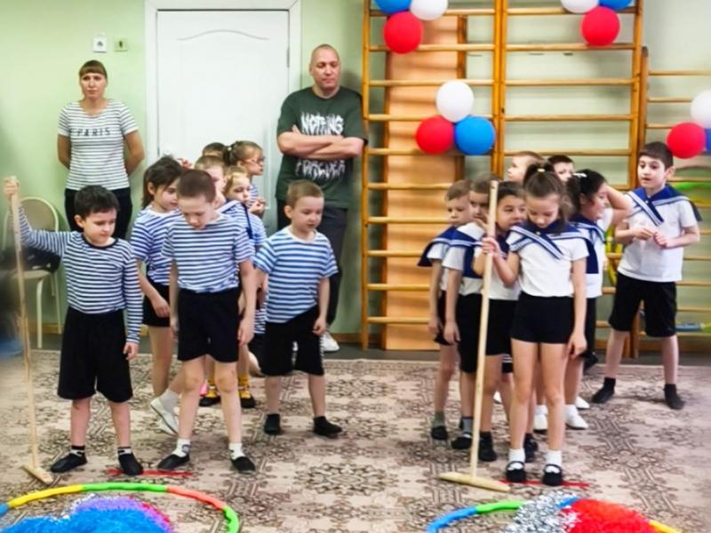 Спортивное развлечение к 23 февраля в группах № 1 и 2