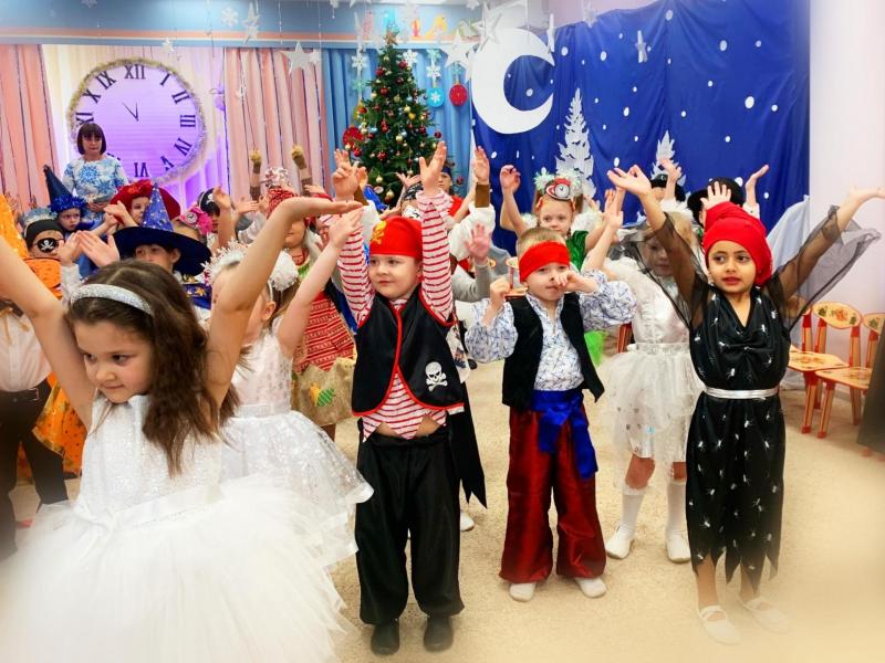 Новогодний праздник в группе № 4