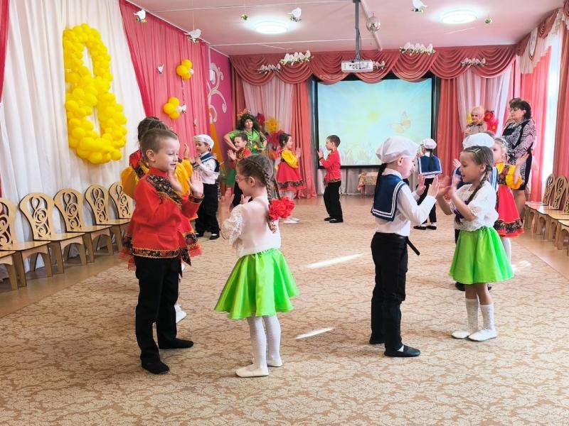 Праздник к 8 марта в группе № 1