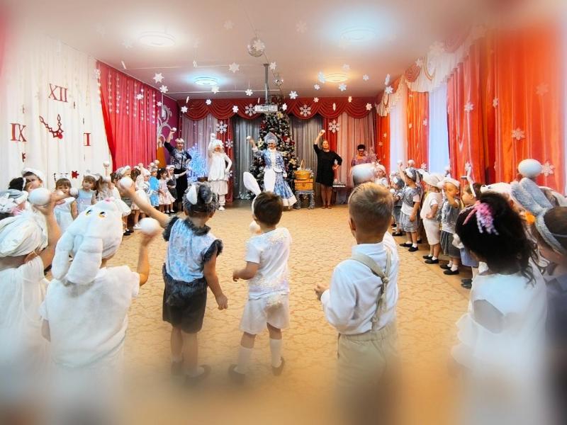 Новогодний праздник в группе № 3