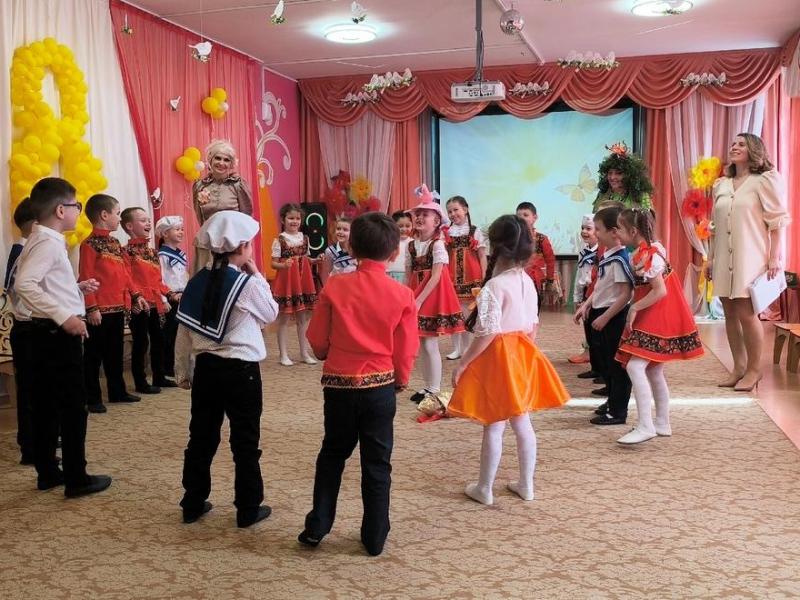 Праздник к 8 марта в группе № 2