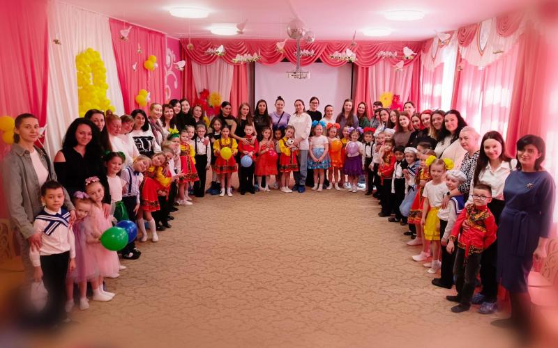 Праздник к 8 марта в группе № 7
