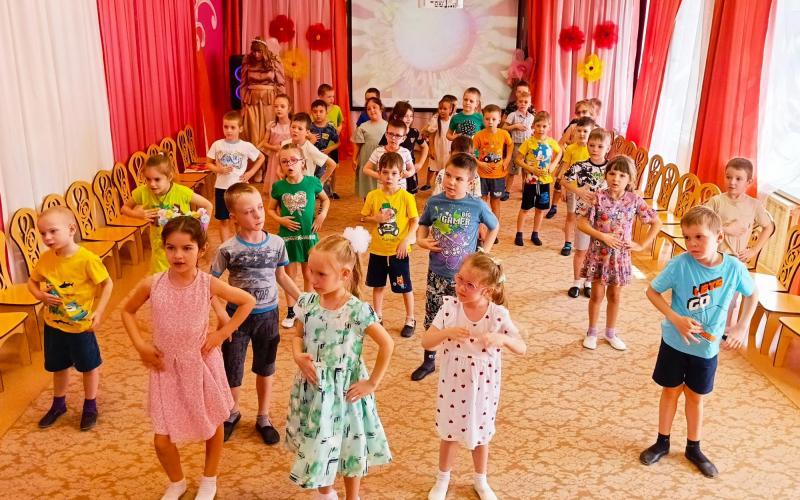РАЗВЛЕЧЕНИЕ "ДЕНЬ ЗЕМЛИ" В ГРУППАХ № 1 и 2